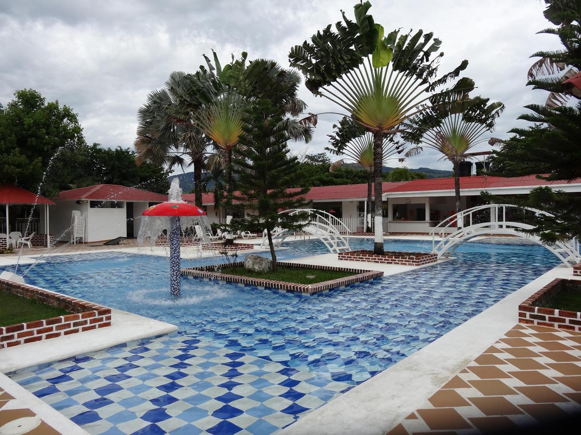 Centro Vacacional & Hotel Campestre Lago Center Aguazul Exterior foto
